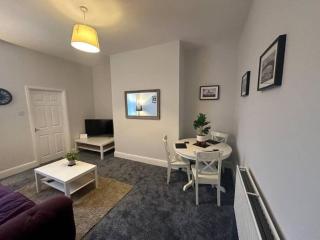 Hambledon-Downstairs 2Bed flat - Blyth - 1