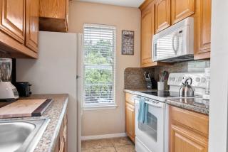 Canyon Lake Spacious w Balcony Pool & Comfy Beds - 1