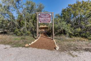 12 Fires Luxury Glamping with Heating #3 - Johnson City - 5