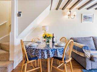 2 Bed in Aberdovey DY011 - 1