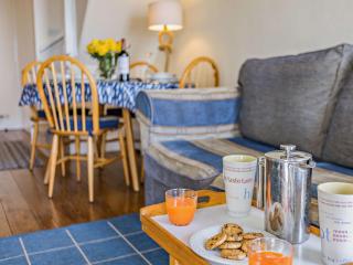 2 Bed in Aberdovey DY011 - 1