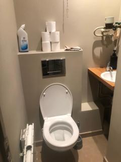 Appartement avec balcon dans résidence calme avec gardien - - Paris - 1