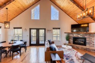 7 Min to DT Blue Ridge~Hot Tub~Fire Pit~Sleeps 12 - Blue Ridge - 7