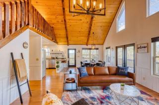 7 Min to DT Blue Ridge~Hot Tub~Fire Pit~Sleeps 12 - Blue Ridge - 4