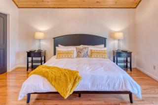 7 Min to DT Blue Ridge~Hot Tub~Fire Pit~Sleeps 12 - 2