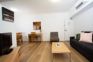 Holiday Apartment with Pool and WiFi - Perth - 8