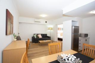 Holiday Apartment with Pool and WiFi - Perth - 6