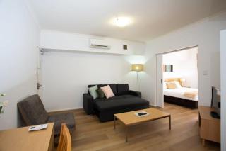 Holiday Apartment with Pool and WiFi - Perth - 4