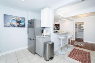 21Floor-Renovated 2BR,1Bath King and Queen Bed and Parking - 3