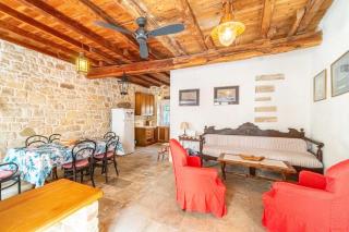 Historic Downtown Home in Gaios - Gaios (Passo) - 8