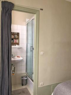 A haven of peace in Pigalle - París - 7