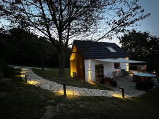 Hiška pod črešnjo - 8