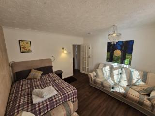 4 Bedroom Home with Parking - 7