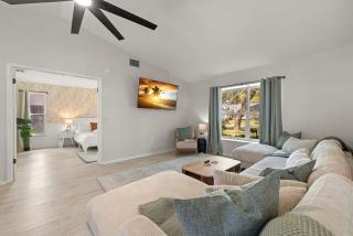 5 mins to Honeymoon Island~Sand Volleyball~Firepit - 3