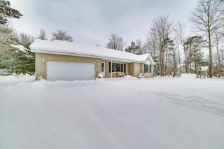 Cozy Mancelona Home Ski, Golf and Snowmobile! - Mancelona - 8
