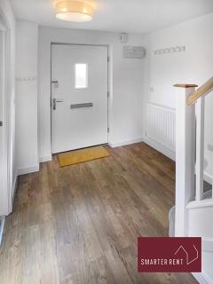 Jennett's Park, Bracknell - 2 Bedroom Home - 3