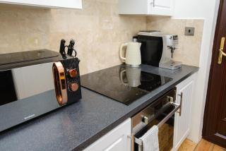 Deluxe 2 Bed Versace HotTub SkyTV - Saffron Walden - 3