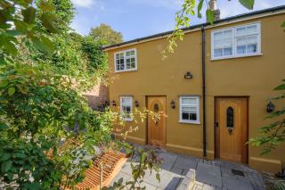 Executive Suite with Private Hot Tub SkyTV - Saffron Walden - 1