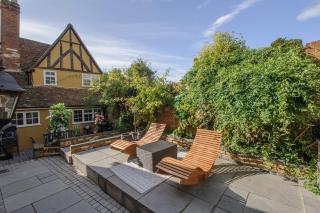 Executive Suite with Private Hot Tub SkyTV - Saffron Walden - 2