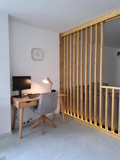 Livora Living - Stilvolles DG-Apartment an der Fußgängerzone - 2 Schlafzimmer - 6