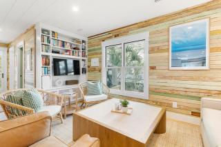 1st Block E Hudson - Green Wave - Newly Remodeled - Pool and Hot Tub - Ideal Central Location - Folly Beach - 3