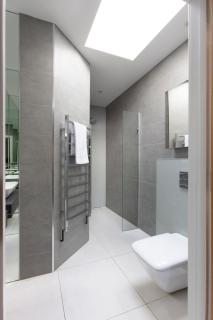 Luxurious Central Windsor Town House - 8