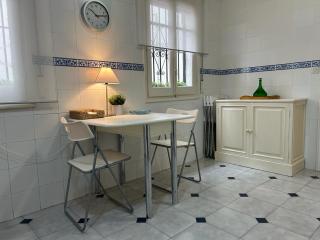 2 Bedroom Apartment by Guadalquivir River - Seville - 4