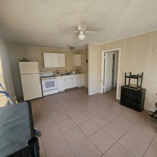 Sebastian Gardens Inn & Suites - 4