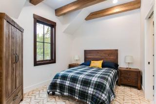 3 BR 2 BA Loft at Fr. Sorin's w/ Paddle Tennis - South Bend - 8