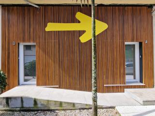 REDONDELA APARTMENTS - Bedroom, Bathroom & Kitchen - 7