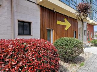 REDONDELA APARTMENTS - Bedroom, Bathroom & Kitchen - 9