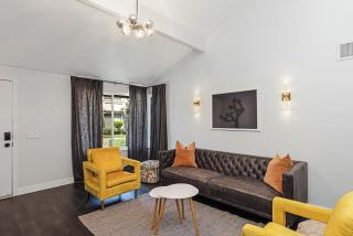\\Golf and Couples Oasis// Midcentury w/6 Pools Hot Tub - Palm Springs - 7