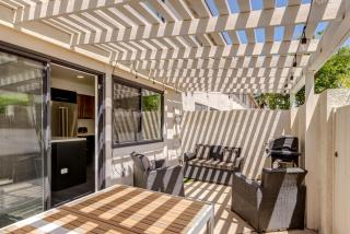 \\Golf and Couples Oasis// Midcentury w/6 Pools Hot Tub - Palm Springs - 8
