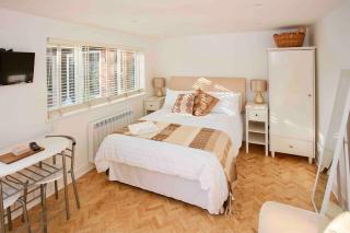 Charming studio suite minimum 2 night stay - 3