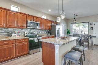 Family-Friendly Phoenix Home 5 Mi to Westgate! - Phoenix - 4