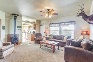 Cozy Ski Cabin with Deck Near Taos Ski Valley! - San Cristobal - 6