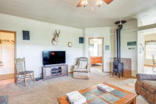 Cozy Ski Cabin with Deck Near Taos Ski Valley! - San Cristobal - 5