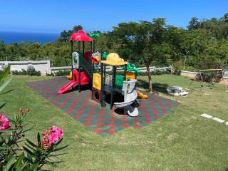 Hideaway Chateau Pyramid Point - Stanmore Grove - 2
