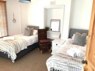 ⭐️Sleeps 4/Longstays/Garden/Parking/WiFi⭐️ - Crawley - 4