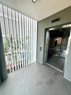 Luxury 1 BR Apartment in Randwick- Walk to hospital UNSW Dining W parking and lift and AC - Sydney - 1