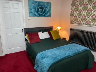 Stylish Home Away From Home in Kent with Easy Access to London! - 1