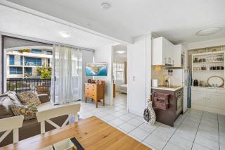 Great Location 1-Bed with Pool by Briner Beach - Alexandra Headland - 5