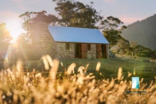 The Stone Cottage at Wollondibby - Heritage Listed l Renovated l Fire Place - Crackenback - 0