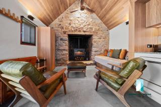 The Stone Cottage at Wollondibby - Heritage Listed l Renovated l Fire Place - Crackenback - 5