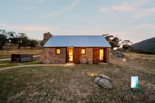 The Stone Cottage at Wollondibby - Heritage Listed l Renovated l Fire Place - Crackenback - 4