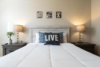 The Celebrity - Minutes to Broadway with a Balcony - Nashville - 1