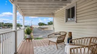 Enchanted Haus walk to Main hot tub on balcony - 9