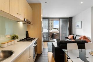 The heart of the CBD - 2BR Modern Apt Wi-Fi - 4