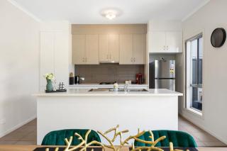 The Charming Living 3BR Townhouse Perfect Vacation - 1