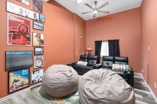 Pool Table Movie Theater Hot Tub Fire Pit - McGaheysville - 6